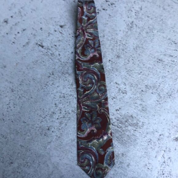 Beautiful Vintage Tie   - Picture 1 of 3